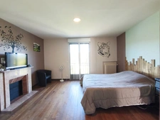 8-room half-timbered house (170 m²), 5 bedrooms, garden, garage, and conservatory. Located in La Celle-Dunoise (Creuse/23), 3.5 hours from Paris and 30 minutes from the train station.