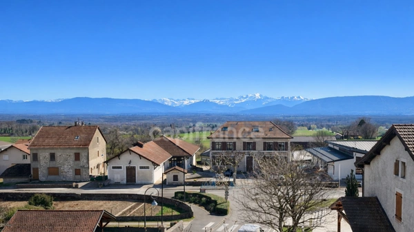 Maison à vendre 15 pièces CROZET (01)
