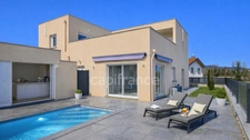 Maison, piscine, appt indépendant et terrain détachable de 300 m², viabilisée.  – usage mixte possible – Farges (01550)