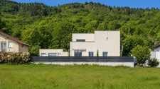 Maison, piscine, appt indépendant et terrain détachable de 300 m², viabilisée.  – usage mixte possible – Farges (01550)