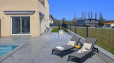 Maison, piscine, appt indépendant et terrain détachable de 300 m², viabilisée.  – usage mixte possible – Farges (01550)