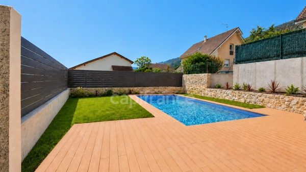 Maison de village T7 rénovée – 198 m² – Piscine – T3 indépendant – Crozet