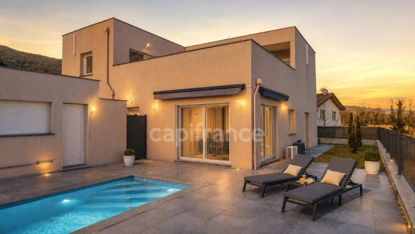 Maison, piscine, appt indépendant et terrain détachable de 300 m², viabilisée.  – usage mixte possible – Farges (01550)