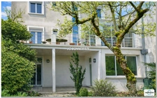 Architect-designed house for sale in Royan (17), City Center - 200 m² living space - 7 rooms - 5 bedrooms - Garage - Garden 