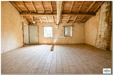 A vendre sur 1,14 Ha - Maison 1 à Réhabiliter 200 m² / Maison 2 Habitable Immédiat CHERMIGNAC (17)