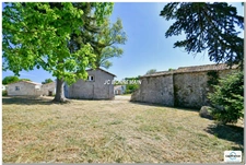 A vendre sur 1,14 Ha - Maison 1 à Réhabiliter 200 m² / Maison 2 Habitable Immédiat CHERMIGNAC (17)