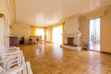 Exceptional Residence in the Heart of the Grands Crus: Prestigious Property with Gîte Potential in Vougeot