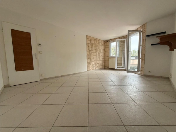 DOMONT – 2 PIÈCES AVEC BALCON ET PARKING, GARE À MOINS DE 10 MINUTES !
