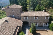 Propriété de caractère en pierre – 556 m² – Saint-Étienne-de-Serre