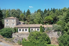 Propriété de caractère en pierre – 556 m² – Saint-Étienne-de-Serre