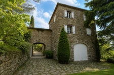 Propriété de caractère en pierre – 556 m² – Saint-Étienne-de-Serre