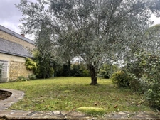 LE PUY NOTRE DAME, Maison tuffeau de 162m² avec cour, jardin clos et dépendances.