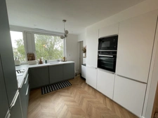 Angers/ T2 au 1er étage entièrement rénové de 50m2 avec balcon proche quartier Jardin des plantes, au pied du tramway et des commerces