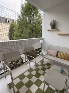 Angers/ T2 au 1er étage entièrement rénové de 50m2 avec balcon proche quartier Jardin des plantes, au pied du tramway et des commerces
