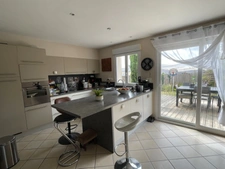 ST HILAIRE ST FLORENT MAISON 3 CHAMBRES DE PLAIN PIED SUR PARCELLE DE 848M2 DE TERRAIN ARBORE CLOS