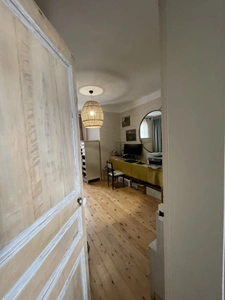 Maison de ville entièrement rénovée, composée de 4 chambres, terrasse et jardin à proximité du coeur de ville de Saumur.