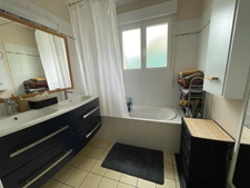 ST HILAIRE ST FLORENT MAISON 3 CHAMBRES DE PLAIN PIED SUR PARCELLE DE 848M2 DE TERRAIN ARBORE CLOS