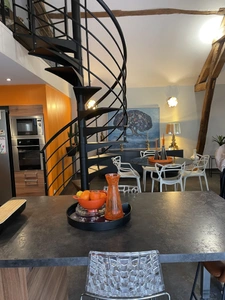 PRODUIT UNIQUE SUR SAUMUR CENTRE  120M2 HABITABLE 3 CHAMBRES  100M2 DE TERRASSE 1 PLACE DE PARKING PRIVATIVE