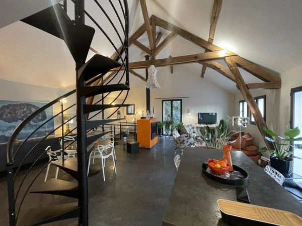 PRODUIT UNIQUE SUR SAUMUR CENTRE  120M2 HABITABLE 3 CHAMBRES  100M2 DE TERRASSE 1 PLACE DE PARKING PRIVATIVE