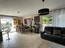 ST HILAIRE ST FLORENT MAISON 3 CHAMBRES DE PLAIN PIED SUR PARCELLE DE 848M2 DE TERRAIN ARBORE CLOS
