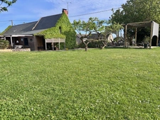 12 MIN SAUMUR SUD LONGERE ENTIEREMENT RENOVEE + STUDIO INDEPENDANT SUR ENVIRON 1500M2 ARBORE CLOS