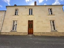 LE PUY NOTRE DAME, Maison tuffeau de 162m² avec cour, jardin clos et dépendances.