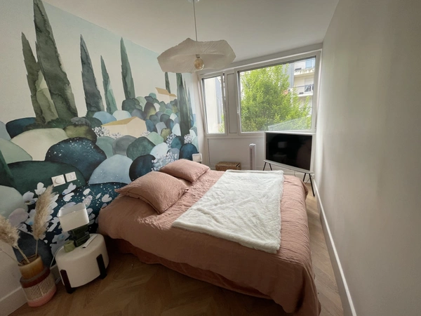 Angers/ T2 au 1er étage entièrement rénové de 50m2 avec balcon proche quartier Jardin des plantes, au pied du tramway et des commerces