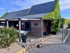 12 MIN SAUMUR SUD LONGERE ENTIEREMENT RENOVEE + STUDIO INDEPENDANT SUR ENVIRON 1500M2 ARBORE CLOS