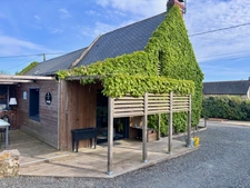 12 MIN SAUMUR SUD LONGERE ENTIEREMENT RENOVEE + STUDIO INDEPENDANT SUR ENVIRON 1500M2 ARBORE CLOS