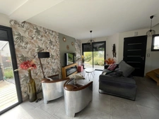 5' Saumur Pavillon de 2018 avec de belles prestations- Suite parentale de plain pied- 4 chambres ur 727 m2 de terrain arboré clos
