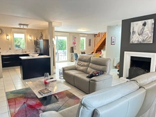 Magnifique maison familiale de 225 m², 6 chambres avec piscine et pinède à Guécélard – DPE B