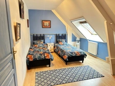 Magnifique maison familiale de 225 m², 6 chambres avec piscine et pinède à Guécélard – DPE B