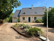 Magnifique maison familiale de 225 m², 6 chambres avec piscine et pinède à Guécélard – DPE B