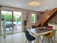 Magnifique maison familiale de 225 m², 6 chambres avec piscine et pinède à Guécélard – DPE B
