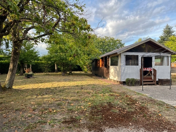 Terrain de loisir arboré de 1360m2 avec cabanon aménagé de 24m2 — Marigné-Laillé