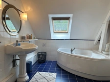 Magnifique maison familiale de 225 m², 6 chambres avec piscine et pinède à Guécélard – DPE B