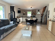 Maison familiale de 110 m² avec jardin arboré à Écommoy