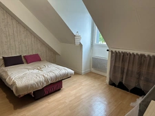 Maison familiale de 110 m² avec jardin arboré à Écommoy