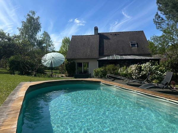Maison à vendre 4 chambres, piscine, terrain de 3274m2 et dépendance aménagée 