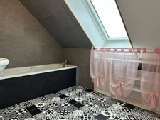 Maison familiale de 110 m² avec jardin arboré à Écommoy