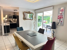 Magnifique maison familiale de 225 m², 6 chambres avec piscine et pinède à Guécélard – DPE B