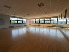 MURS COMMERCIAUX D’EXCEPTION – 310 m² MODULABLES – EMPLACEMENT PREMIUM À ORGEVAL (78)