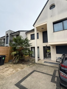 Exceptional 11-room house with swimming pool for sale in GROSLAY (95)