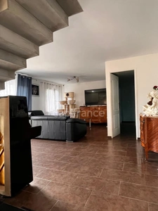 Maison de 150m2 -7 pièces - 5 chambres - 500m2 terrain à GOUSSAINVILLE (95190)
