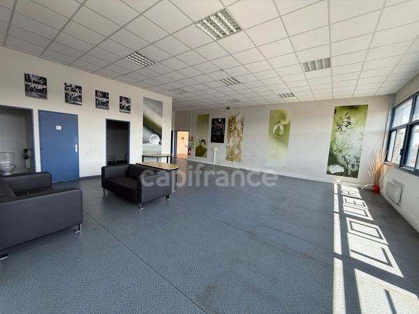 MURS COMMERCIAUX D’EXCEPTION – 310 m² MODULABLES – EMPLACEMENT PREMIUM À ORGEVAL (78)