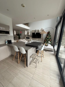 Exceptional 11-room house with swimming pool for sale in GROSLAY (95)