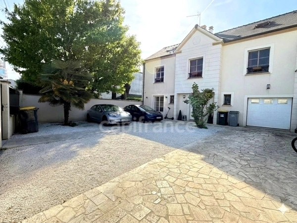 Maison familiale récente 155 m2 - terrain 1200 m2 - forte potentiel.