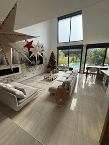 Maison d'exception avec piscine à vendre de 11 pièces GROSLAY (95)