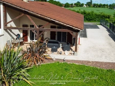 Maison mitoyenne 2 chambres avec jardin et cour