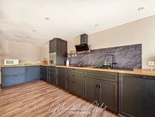 Grande maison de ville avec terrasse de 70 m² et garage, rénovée avec cachet et authenticité